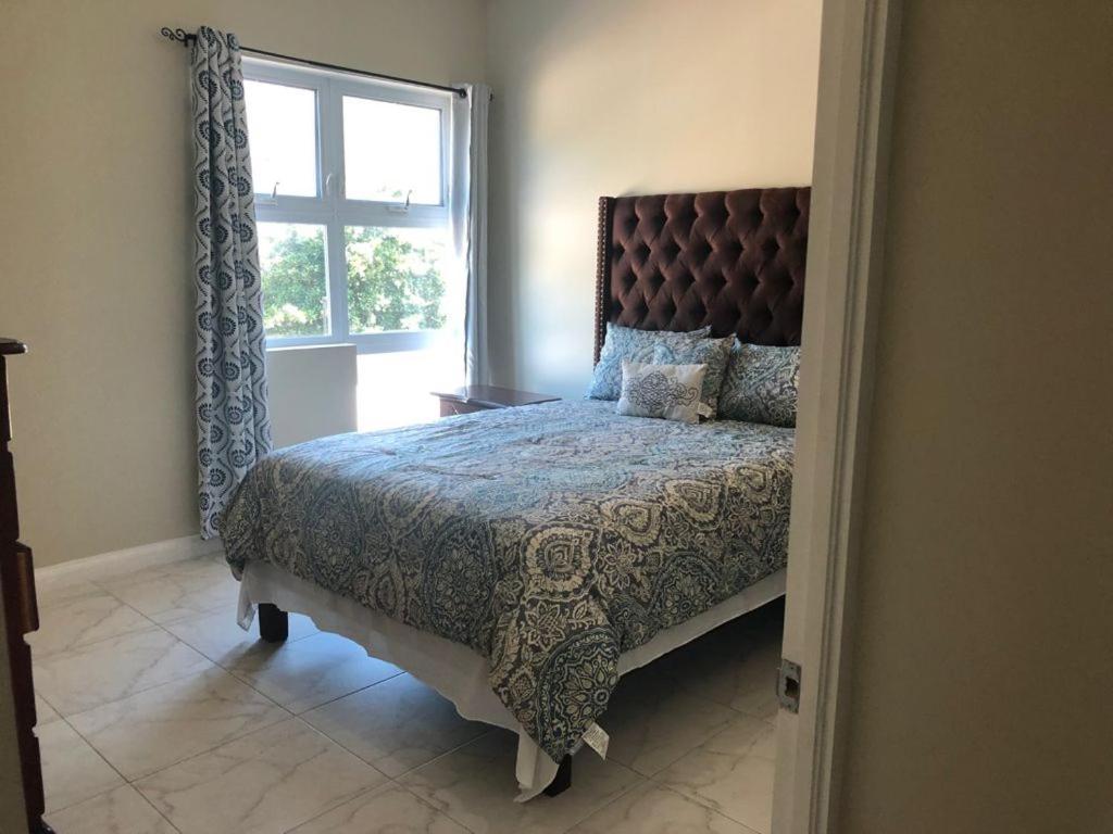 Lovely 2 Bedroom C̅ Netflix Across National Stadium 金斯敦 外观 照片