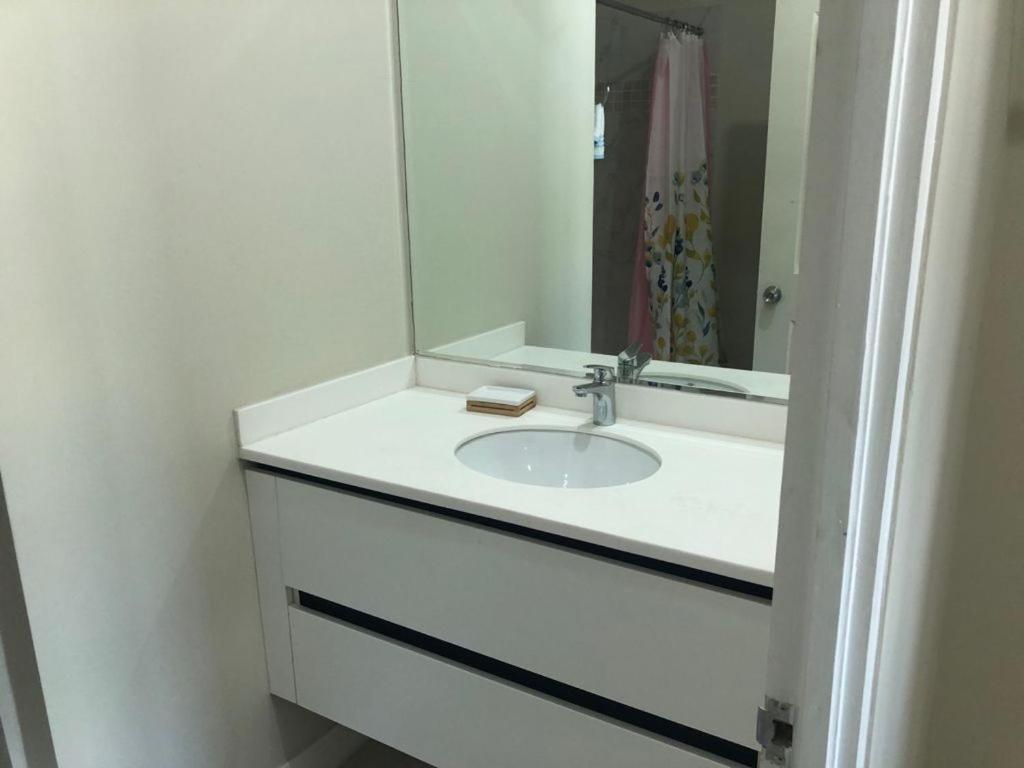 Lovely 2 Bedroom C̅ Netflix Across National Stadium 金斯敦 外观 照片