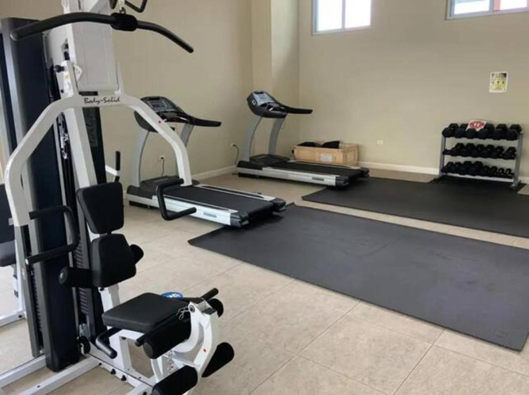 Lovely 2 Bedroom C̅ Netflix Across National Stadium 金斯敦 外观 照片
